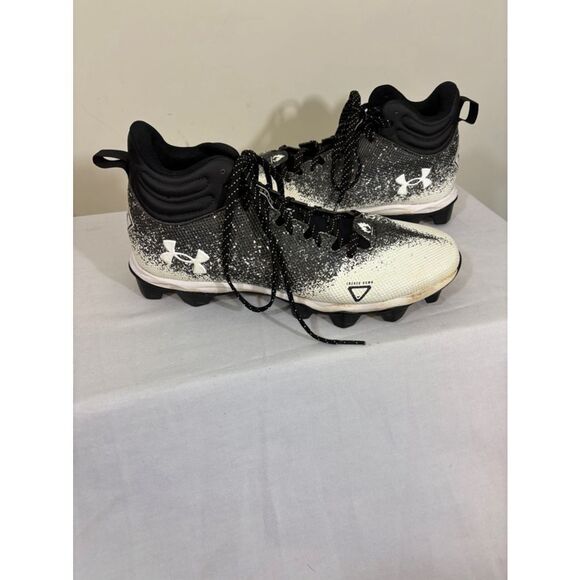 Men\'s Under Armour Cleats Size 9.5 White and Black main image 4